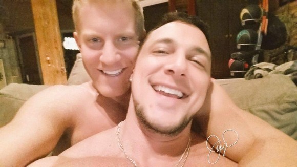 JoeyD JohnnyV American Muscle Hunks Gay Porn 1