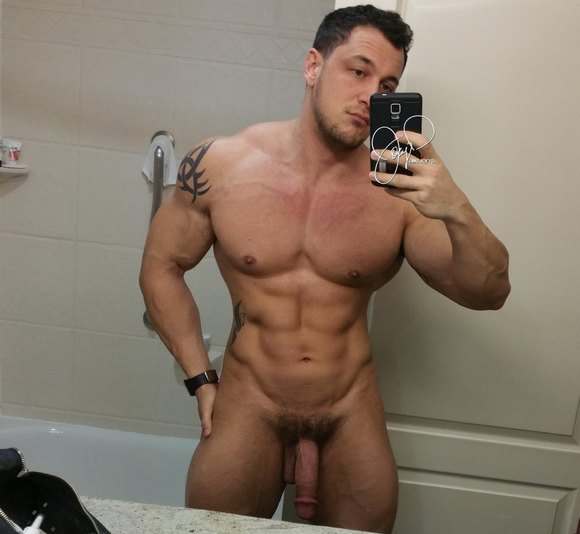 JoeyD selfie nude