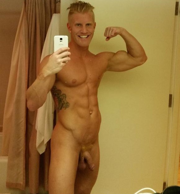 JohnnyV selfie naked muscle