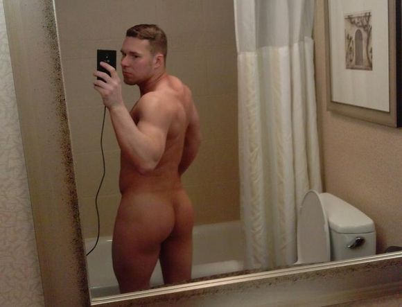 Owen Michaels naked butt selfie