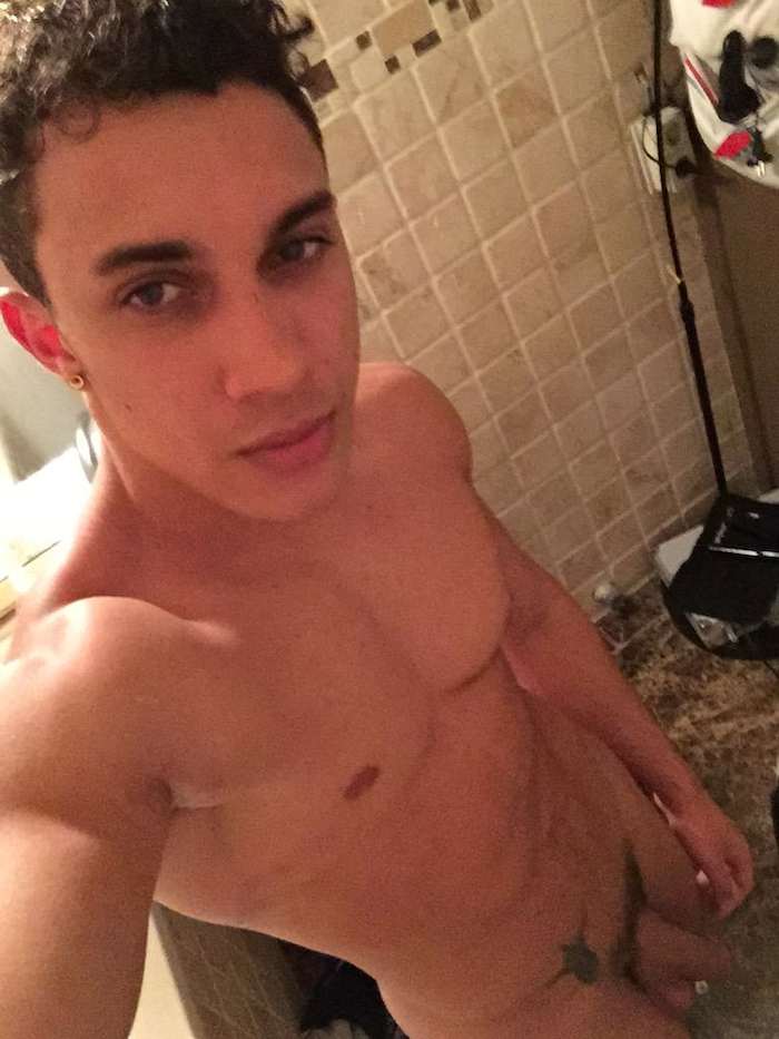 Joey Pele nude selfie