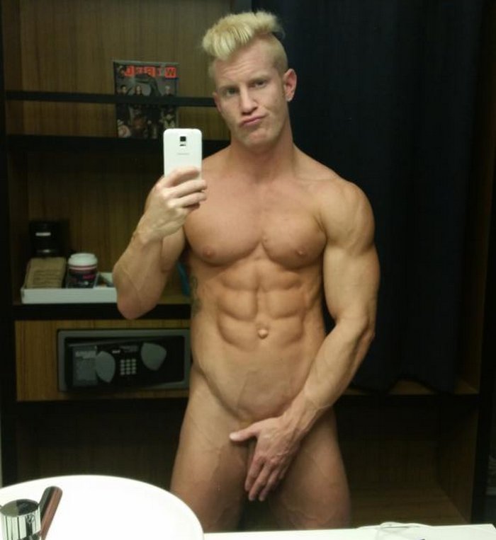 JohnnyV Bodybuilder Naked Selfie Gay Porn Star