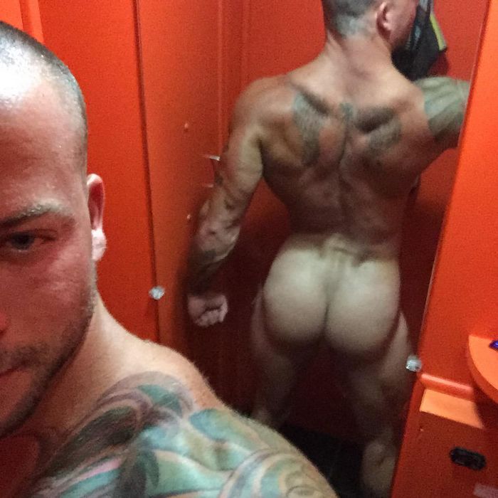 Sean Duran Muscle Flex Naked Selfie Gay Porn Star 5