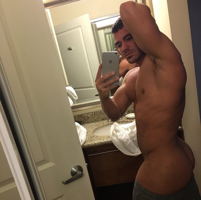 Brogan Reed Gay Porn Star Bubble Butt Naked Selfie