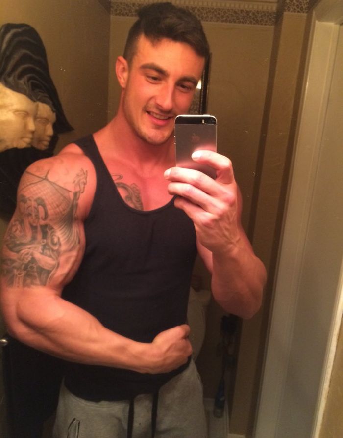 Brandon Bmwkcm vavbmw Muscle Hunk Shirtless Selfie Handsome Webcam Model 1