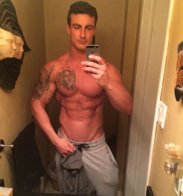 Brandon Bmwkcm vavbmw Muscle Hunk Shirtless Selfie Handsome Webcam Model 2
