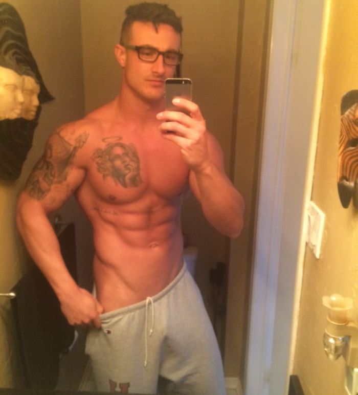 Brandon Bmwkcm vavbmw Muscle Hunk Shirtless Selfie Handsome Webcam Model 5
