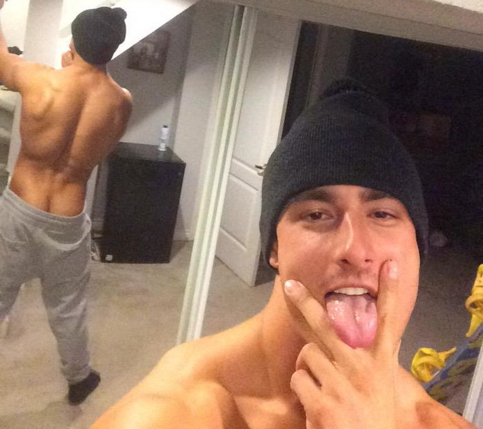 Brandon Bmwkcm vavbmw Muscle Hunk Shirtless Selfie Handsome Webcam Model 8