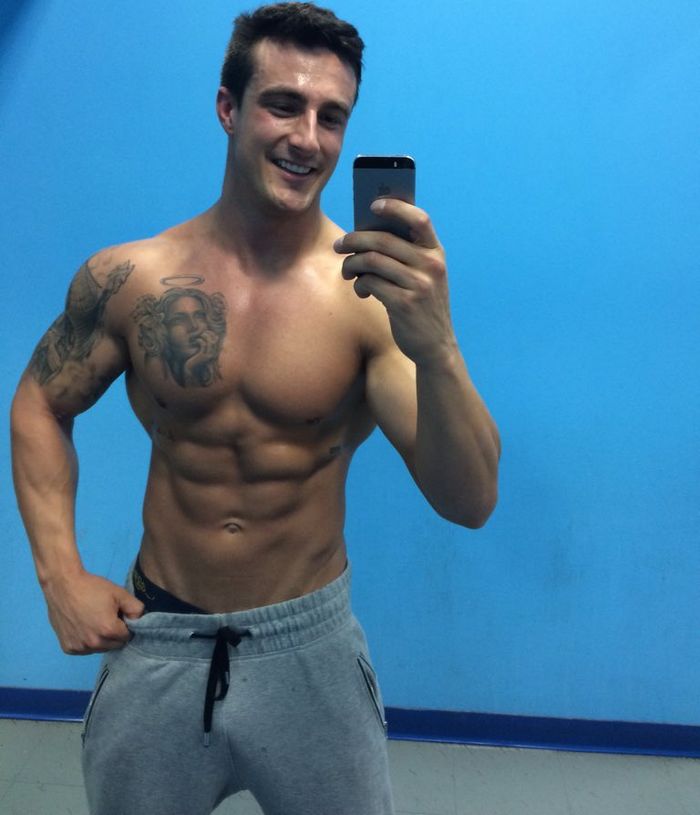 Brandon Bmwkcm vavbmw Muscle Hunk Shirtless Selfie Handsome Webcam Model
