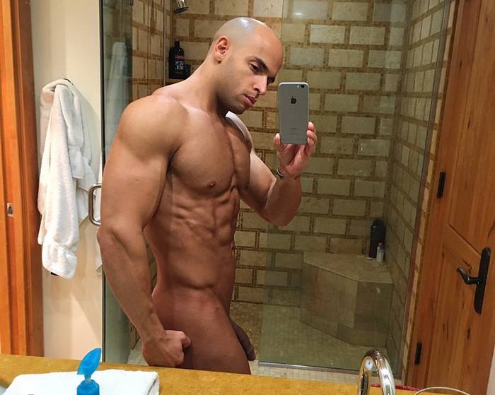 Sean Zevran GayPornStar Naked Selfie Muscle