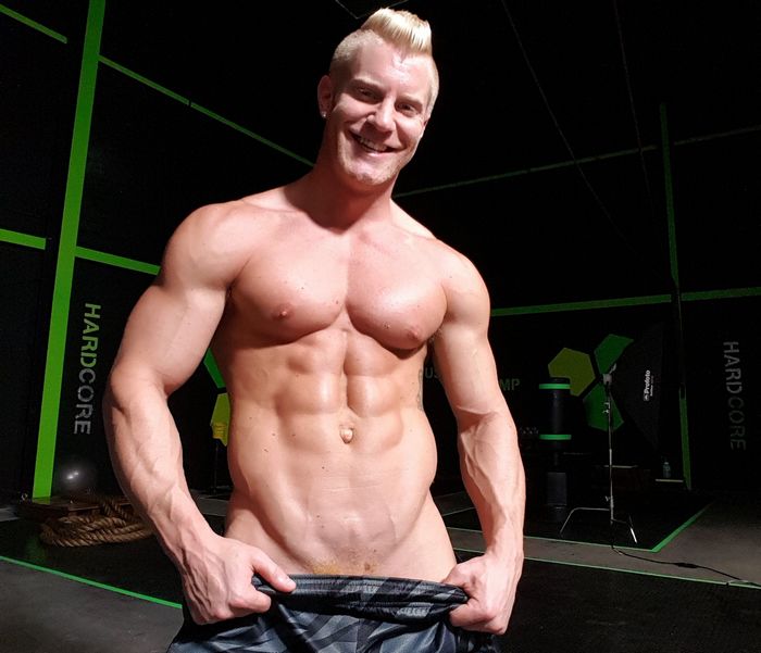 Johnny V Bodybuilder Gay Porn Star Muscle Flexing 2