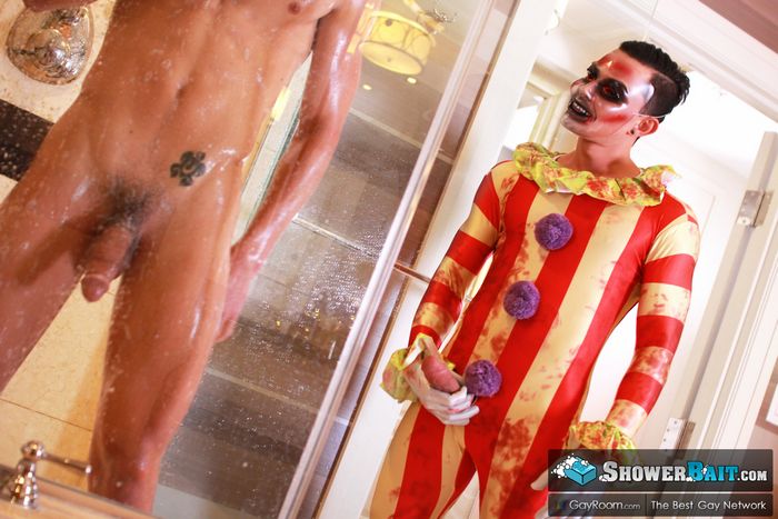 halloween-gay-porn-ethan-slade-cameron-boyd-shower-bait-candycum-3
