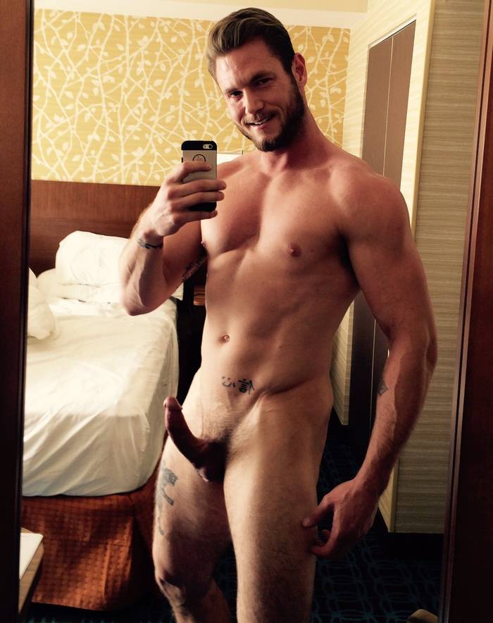 ace-era-gay-porn-star-naked-selfie-big-dick