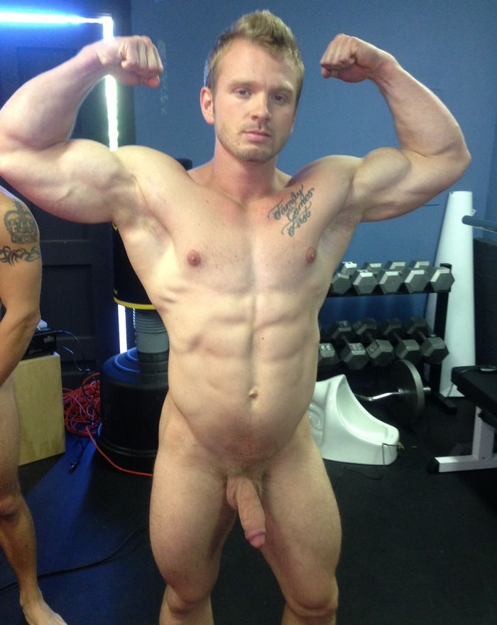 james-huntsman-gay-porn-star-naked-muscle-hunk-2