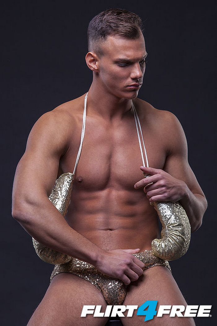 Justin Lewis Muscle Hunk Male Webcam Model 