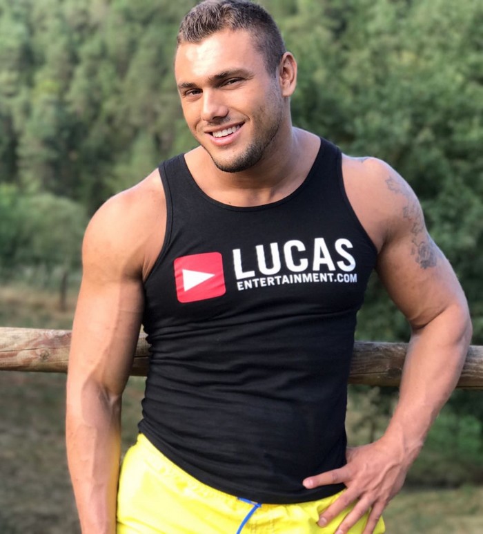Brock Magnus Bodybuilder Gay Porn Star Shirtless LucasEnt