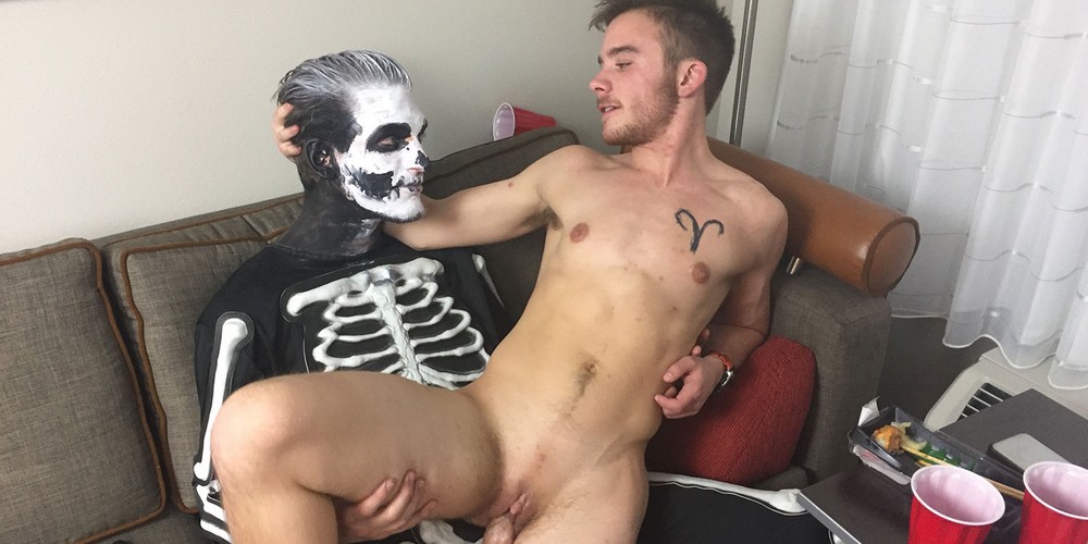 Trans Man Luke Hudson Gets Fucked Bareback By Zack Grayson In JockPussy Halloween