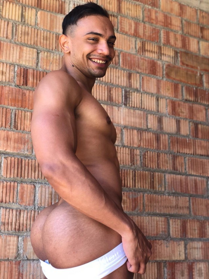 Gay Porn Muscle Hunk J Anders Shirtless