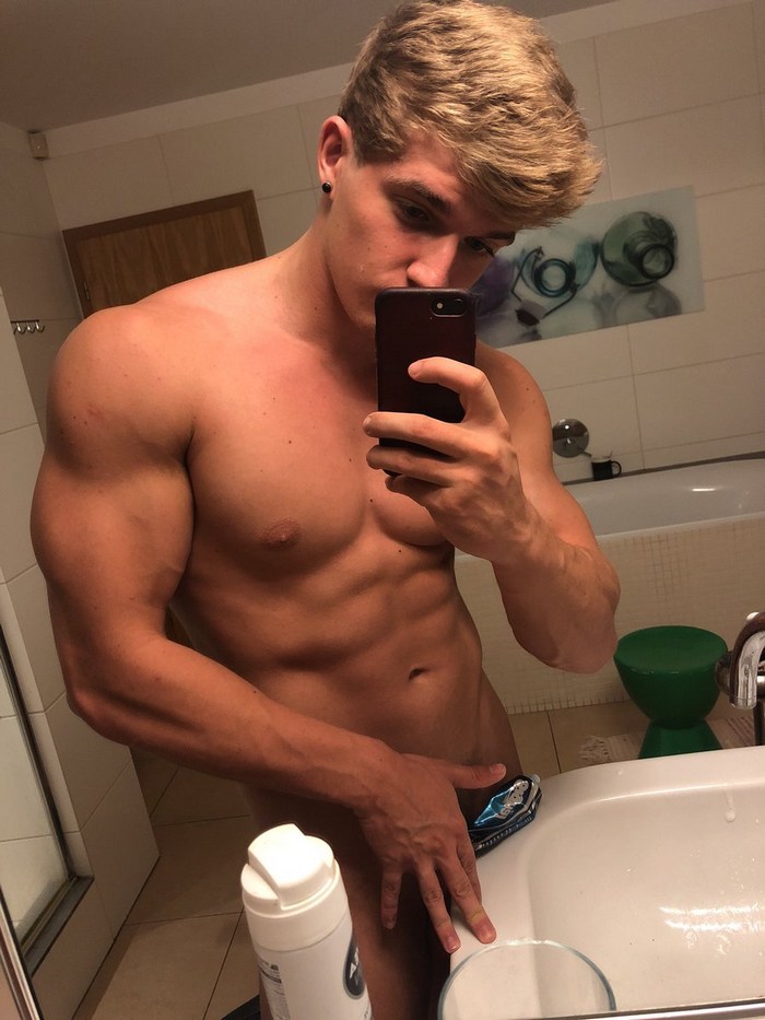 Paul Cassidy BelAmi Gay Porn Star Muscle Hunk Shirtless Selfie