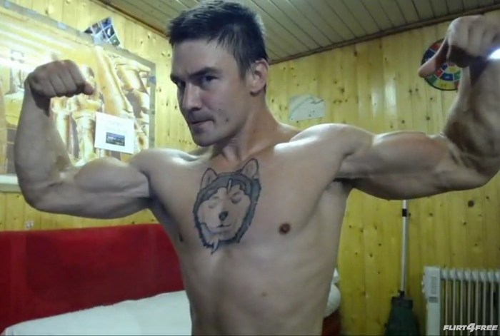 Mario Sweaty Muscle Hunk Male Cam Model Flirt4Free Dario Dolce BelAmi Gay Porn Star 