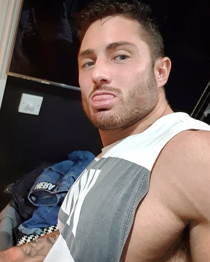 Mark London British Fitness Model Muscle Hunk Selfie 