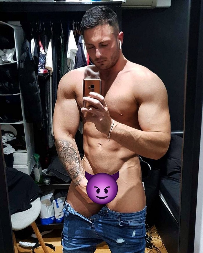 Mark London British Fitness Model Muscle Hunk Selfie 