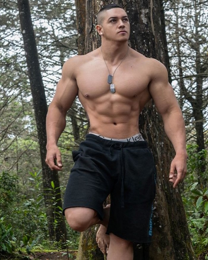 Tatan Uribe Shirtless Muscle Hunk Bodybuilder Cam Model Flirt4Free 