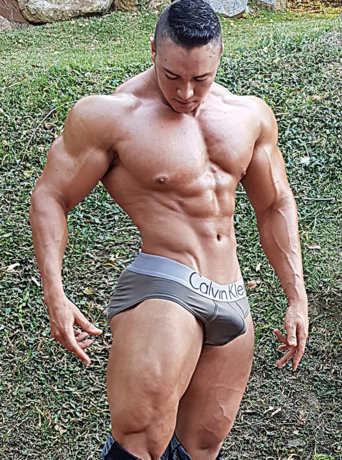 Tatan Uribe Shirtless Muscle Hunk Bodybuilder Cam Model Flirt4Free 