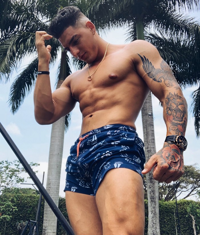 Dorian Lux Shirtless Muscle Hunk Latino Stud Flirt4Free Cam Model
