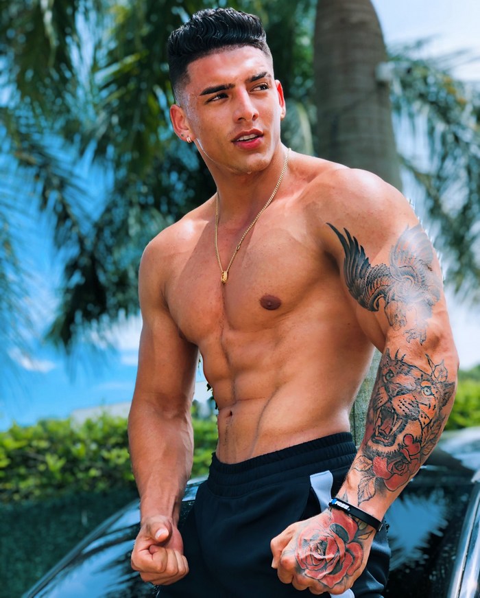 Dorian Lux Shirtless Muscle Hunk Latino Stud Flirt4Free Cam Model