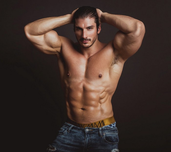 Icarus Secret Flirt4Free Male Cam Model Shirtless Muscle Hunk