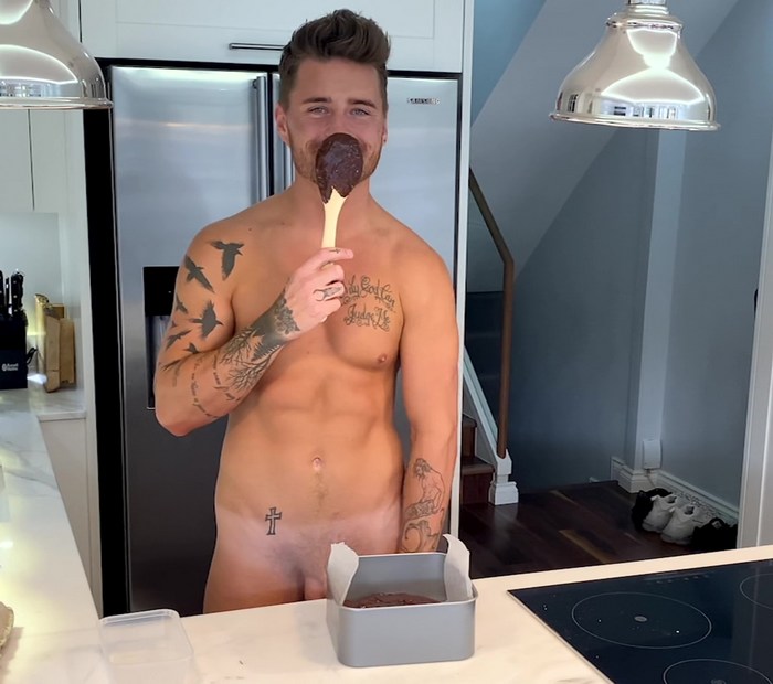 Josh Moore Gay Porn Naked Baking Big Dick