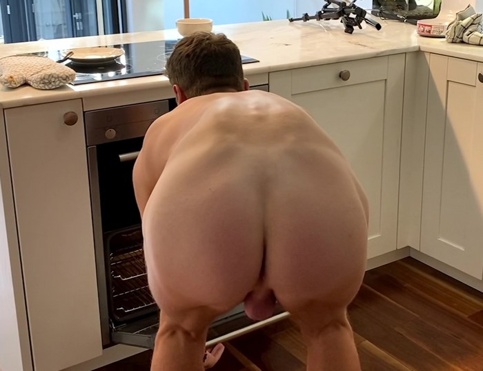 Josh Moore Gay Porn Naked Baking Big Dick