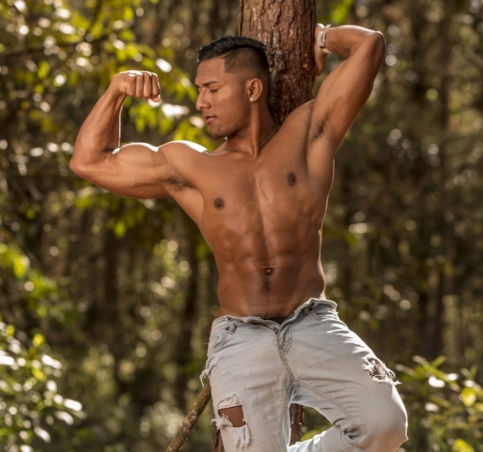 Callum Smith Shirtless Muscle Hunk Flirt4Free Male Cam Model