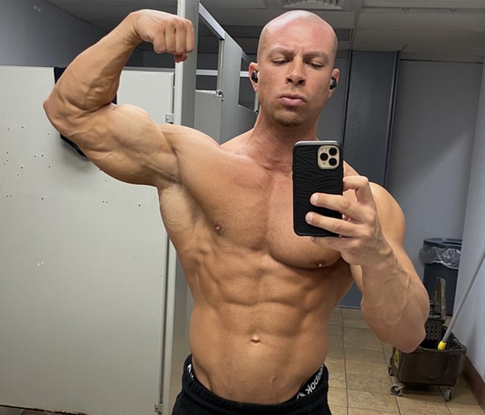 Sean Costin Bodybuilder Gay Porn Star Muscle Hunk Flex Armpit Shirtless Selfie