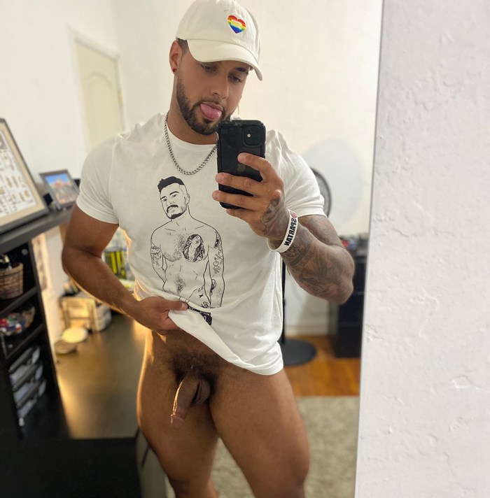 Papi - Fitness Papi Shows Off His Thick Thighs While Being Fucked Bareback By Gay  Porn Star Max Konnor's Massive Cock