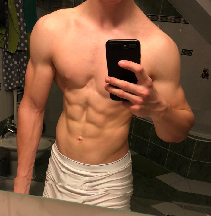 Jonatan Lean Flirt4Free Cam Model Shirtless Selfie