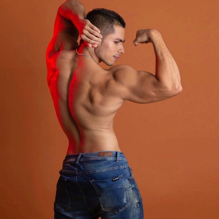 Justin Karter Flirt4Free Male Cam Model Latino Muscle Hunk Flex