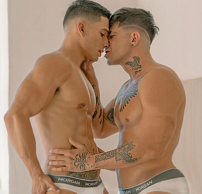 Aaron Kaue Latino Muscle Hunk Naked Flirt4Free