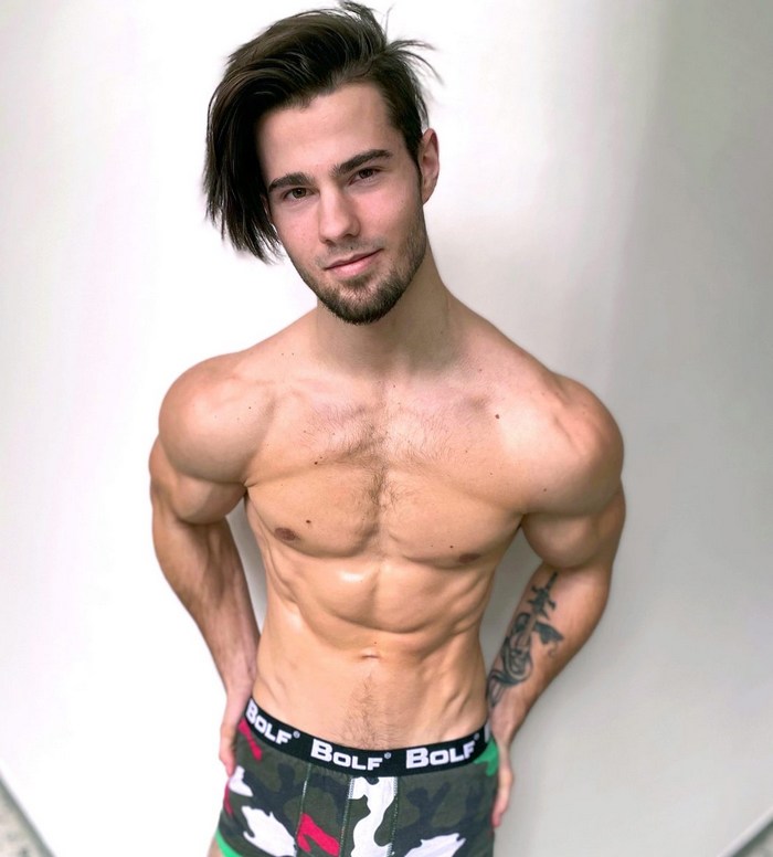 Carter Harris Flirt4Free Cam Model Shirtless Muscle Hunk