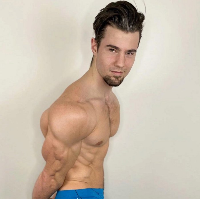 Carter Harris Flirt4Free Cam Model Shirtless Muscle Hunk