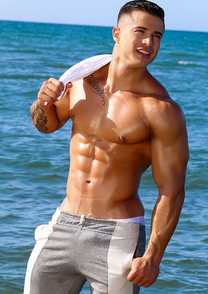 Matt Garcia Flirt4Free Cam Model Shirtless Muscle Hunk