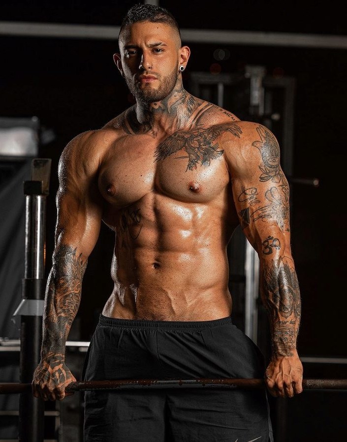 Gregor Walsh Flirt4Free Cam Model Muscle Hunk Shirtless Bodybuilder Tattoo Stud