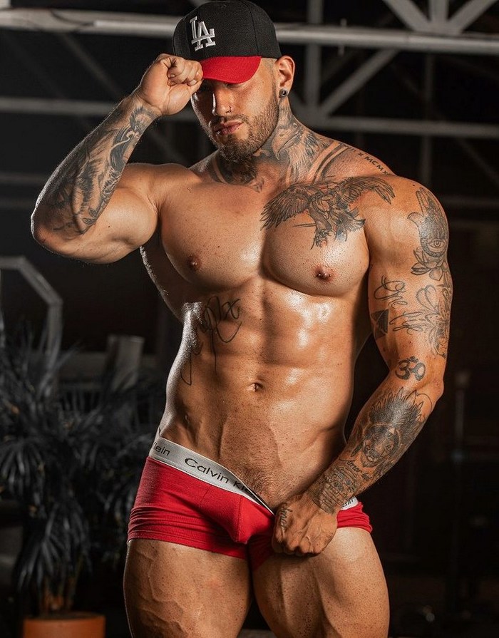 Gregor Walsh Flirt4Free Cam Model Muscle Hunk Shirtless Bodybuilder