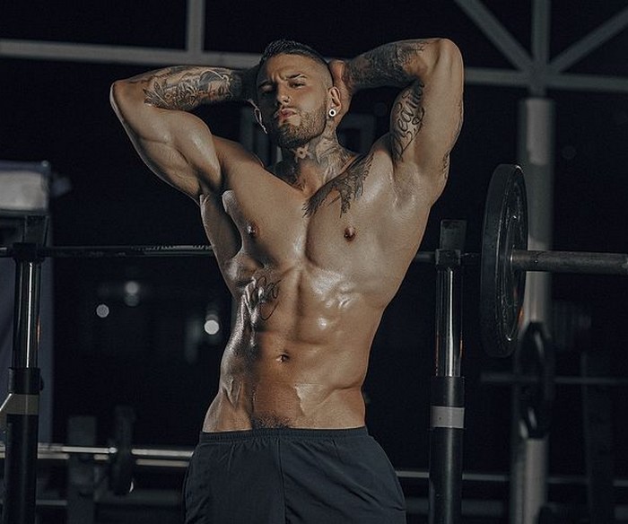 Gregor Walsh Flirt4Free Cam Model Muscle Hunk Shirtless Bodybuilder