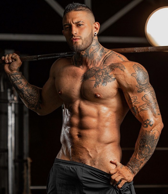 Gregor Walsh Flirt4Free Cam Model Muscle Hunk Shirtless Bodybuilder Tattoo Stud