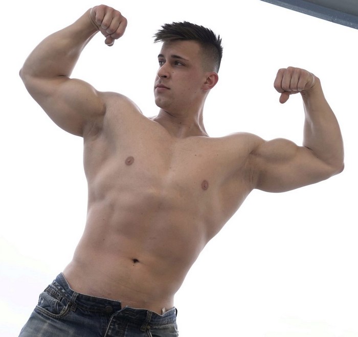 Beau Tucker Flirt4Free BelAmiChat Shirtless Muscle Hunk Male Cam Model 