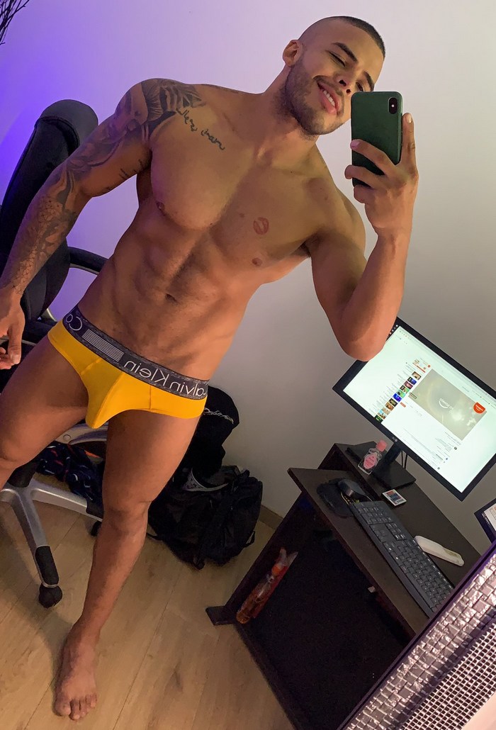 Corey Martinez Chaturbate Male Cam Model Shirtless Muscle Hunk 
