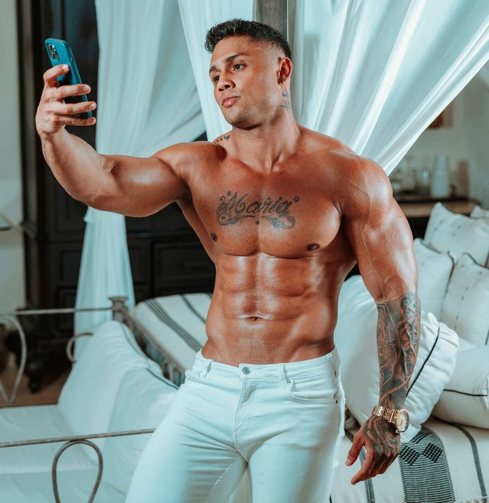 Juan Molina Flirt4Free Male Model Shirtless Muscle Hunk Selfie