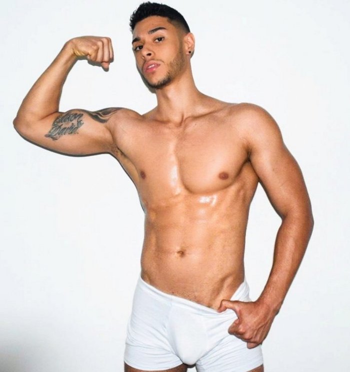 Ken Mailik Flirt4Free Cam Model Shirtless Muscle Hunk 